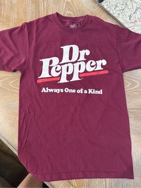 Dr Pepper Men's Short Sleeve Graphic Tee in Maroon
